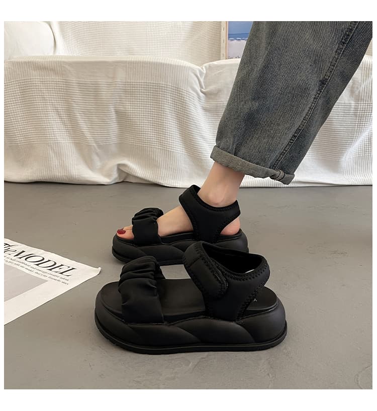 【柔らかシワ加工 × 調整式バックル × 厚底7.5cm】厚底通気性サンダル
