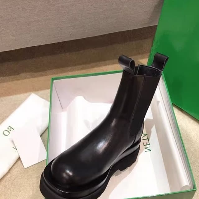 【スクエアトゥ×クラシカル厚底】レザーブーツ