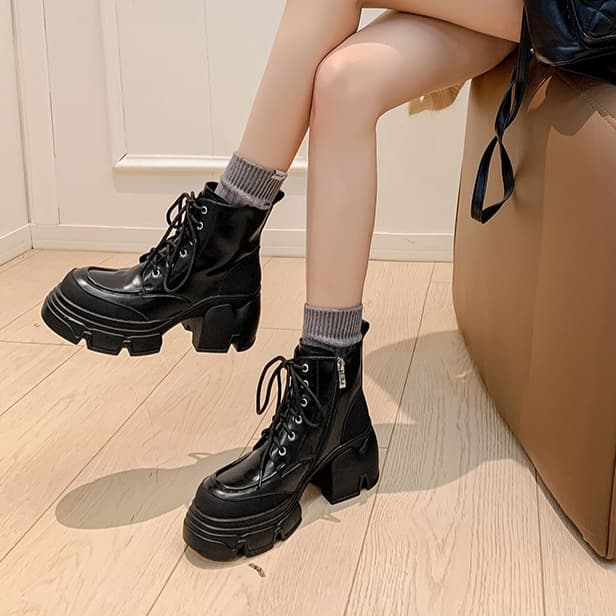 チャンキー厚底ブーツ｜高ヒール×足首ホールド×万能コーデ