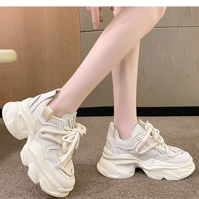 【グリップソール × 通気性メッシュ × 厚底9cm】厚底軽量スポーツシューズ