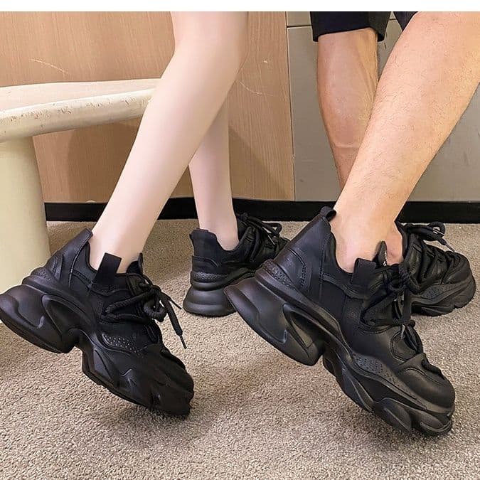【グリップソール × 通気性メッシュ × 厚底9cm】厚底軽量スポーツシューズ