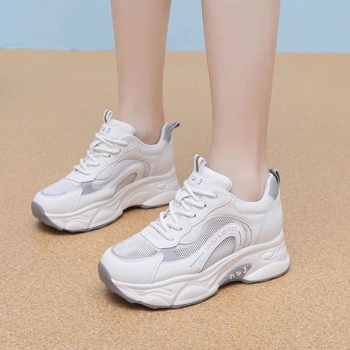 【衝撃吸収性 × 通気性 × 厚底5.0cm】厚底通気性スポーツシューズ