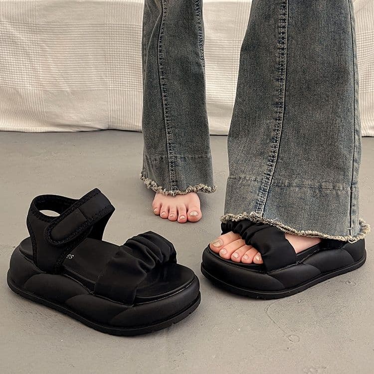 【柔らかシワ加工 × 調整式バックル × 厚底7.5cm】厚底通気性サンダル