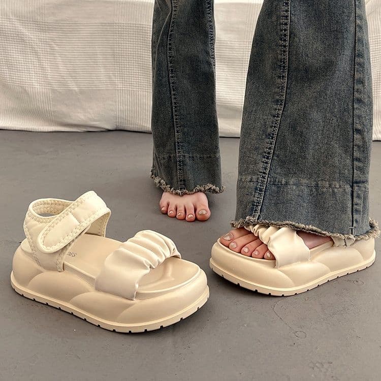 【柔らかシワ加工 × 調整式バックル × 厚底7.5cm】厚底通気性サンダル