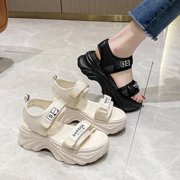 メッシュ厚底ベルクロサンダル｜通気性×軽快×美脚
