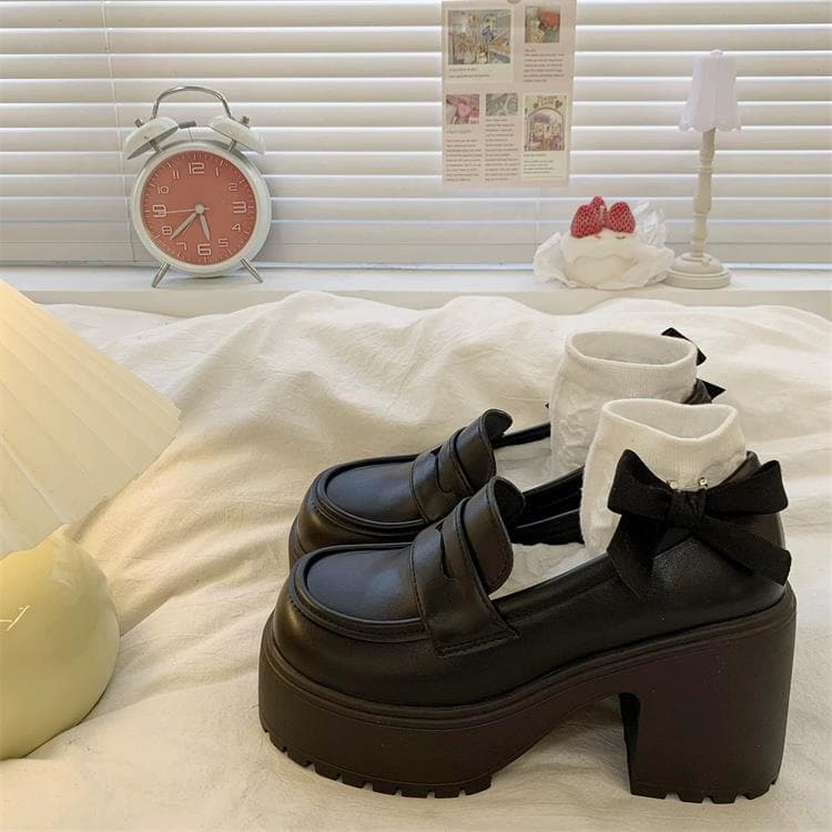 厚底 エナメル調厚底ローファー