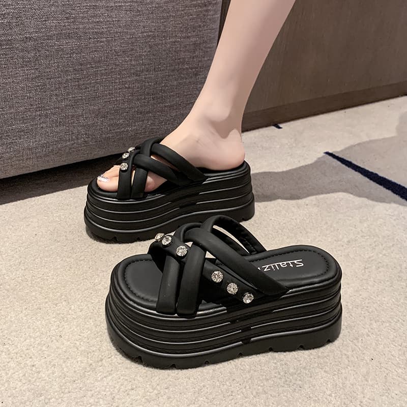 輝石装飾 クロスベルト 厚底サンダル   「厚底8.5cm 波型ソール」「上質合皮ベルト 優しいフィット感」「普段使い＆お出かけ対応」