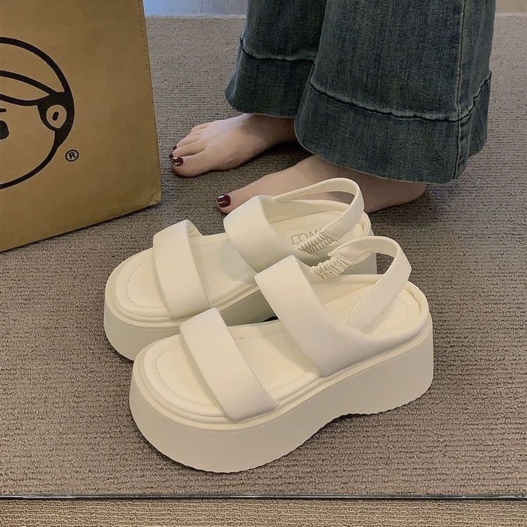 ふわもこ厚底スポサン｜軽量×個性派×快適