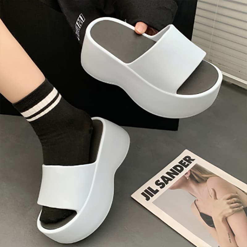 厚底 サンダル 軽量 美脚 身長アップ 通気性 ベージュ コーデに最適