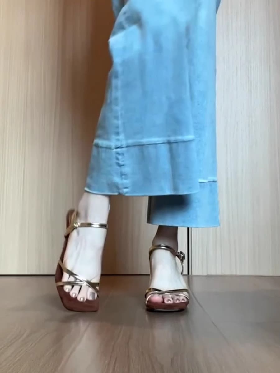 曲線美 ウェッジ 厚底サンダル   「厚底 ウェッジヒール」「ストラップ サンダル エレガント」「夏 お出かけ」