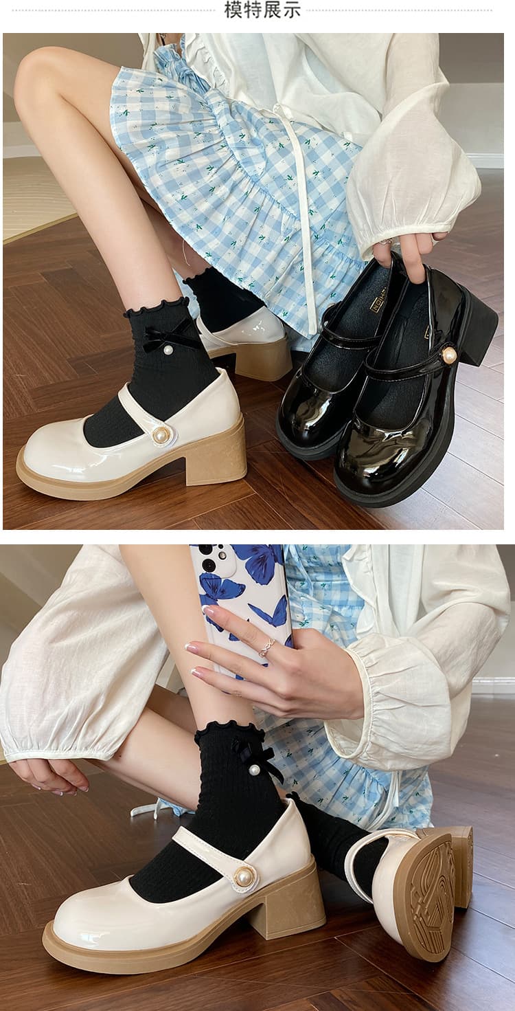 厚底パンプス ストラップ付き 美脚効果 黒白二色展開