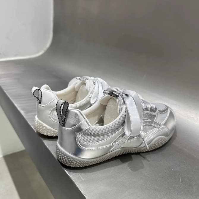 厚底スニーカー 軽量通気性 滑り止め 美脚効果 