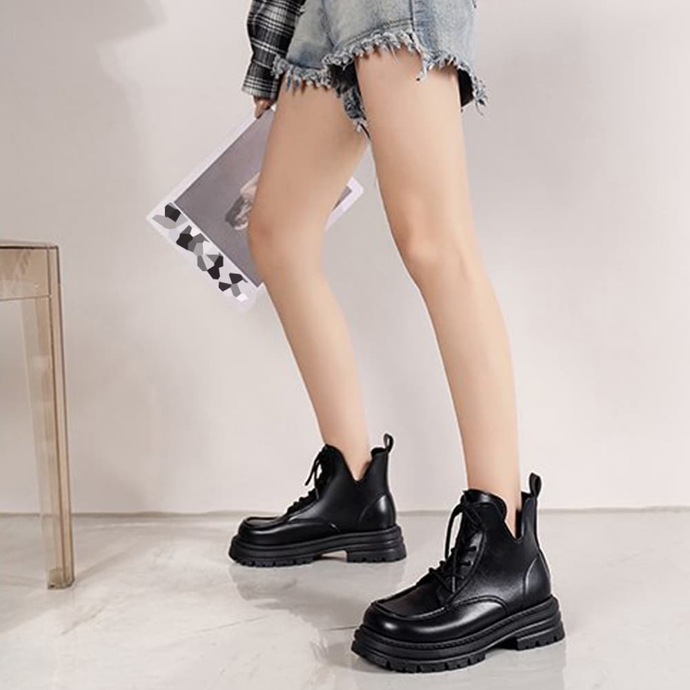 【美脚×定番】厚底編み上げブーツ｜4cmヒール×Vカット×脚長シルエット