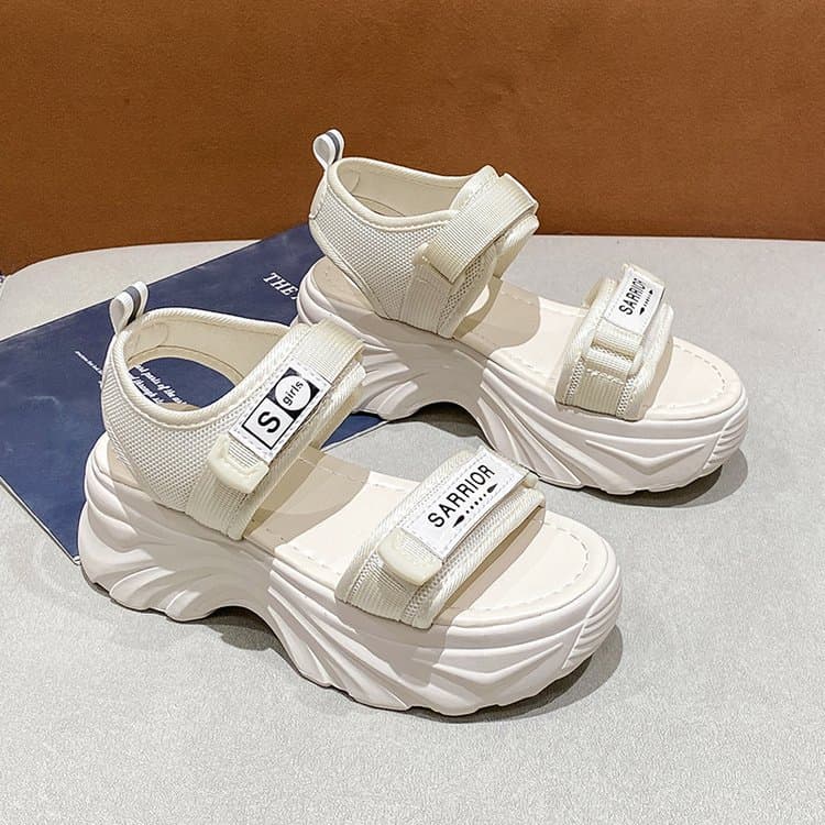メッシュ厚底ベルクロサンダル｜通気性×軽快×美脚