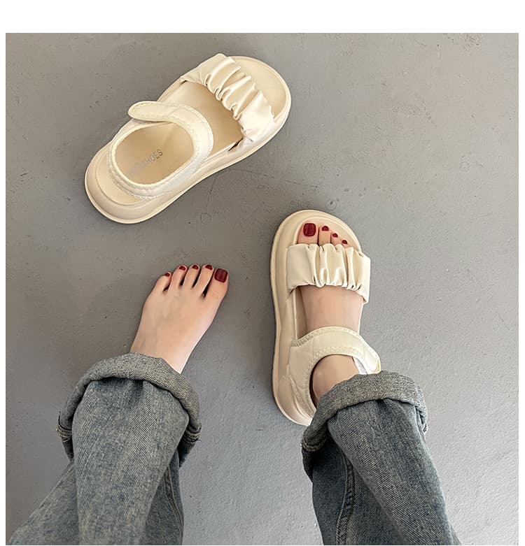 【柔らかシワ加工 × 調整式バックル × 厚底7.5cm】厚底通気性サンダル