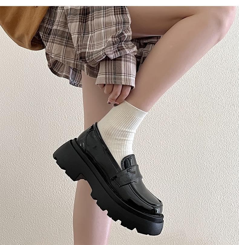 【光沢×厚底×ペニーストラップ】上品ローファー｜美脚見え×学院風×大人カジュアル