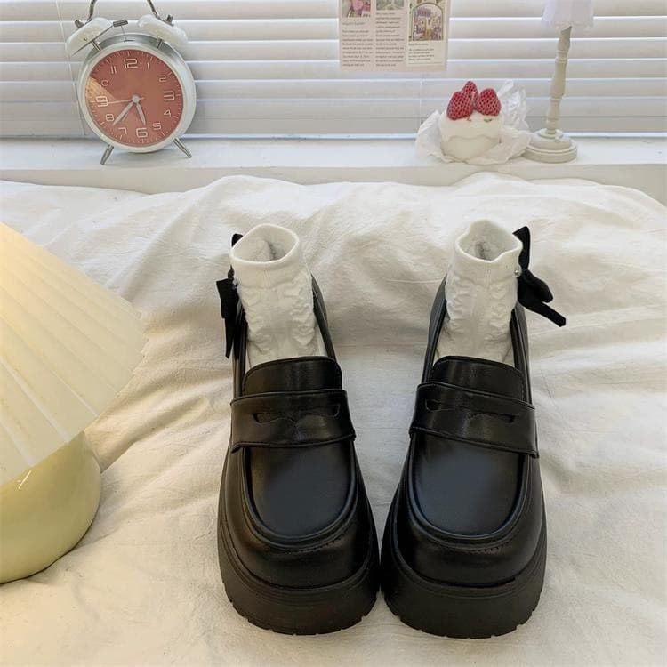 厚底 エナメル調厚底ローファー