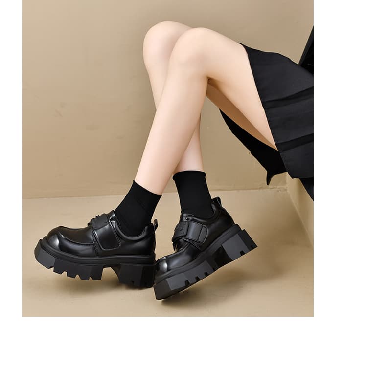 ベルト付き×ボリューム厚底｜モード系ローファーパンプス