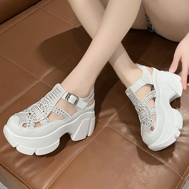 輝石厚底サンダル|ラインストーン×安定感×脚長効果