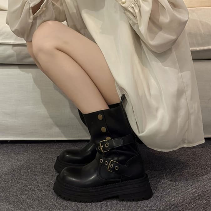 【厚底×ベルト×安定設計】ミドルブーツ|5.5cmヒール・2色展開・トレンド対応