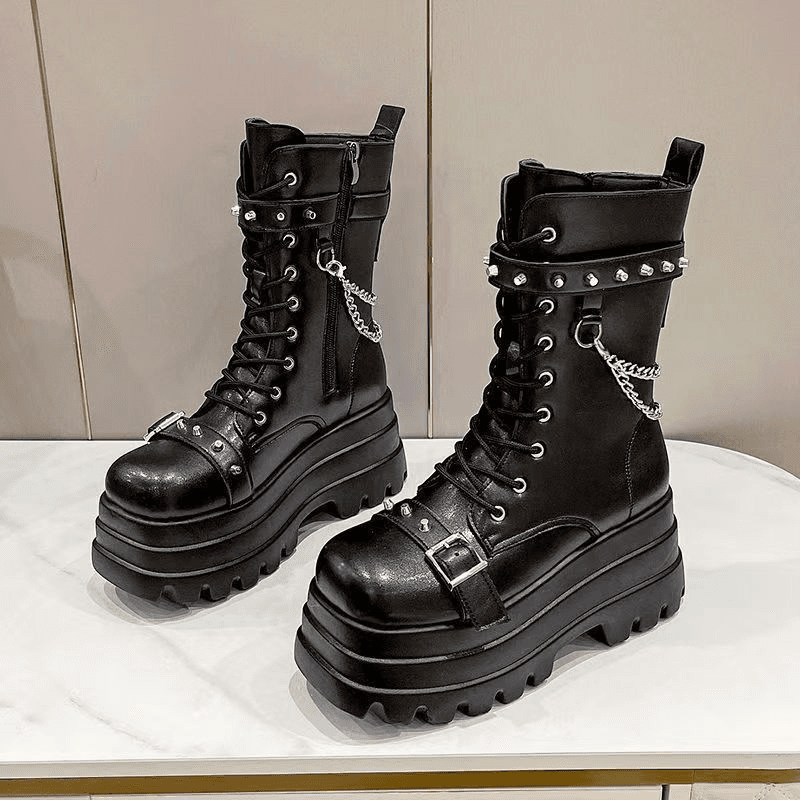 厚底編み上げブーツ スタッズ×ラバーソールで辛口ストリート