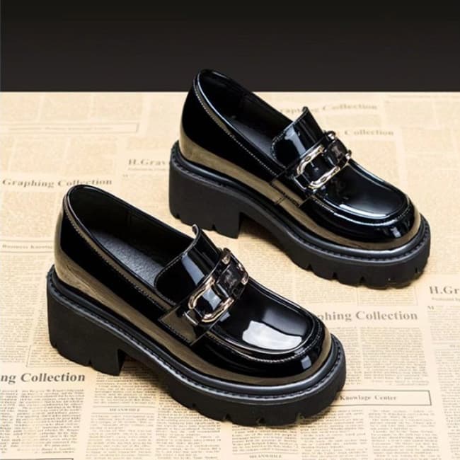 【艶エナメル×上品バックル×美脚シルエット】+5cm厚底 エナメルローファー