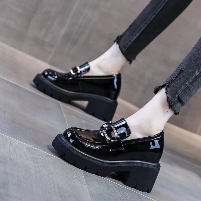 【艶エナメル×上品バックル×美脚シルエット】+5cm厚底 エナメルローファー