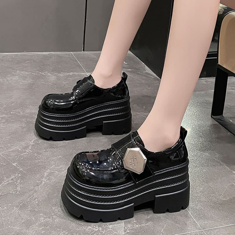 【六角バックル×マジックテープ×ストリート映え】+8.5cm厚底ストラップスニーカー|ベージュ/ブラック・24.5cm対応