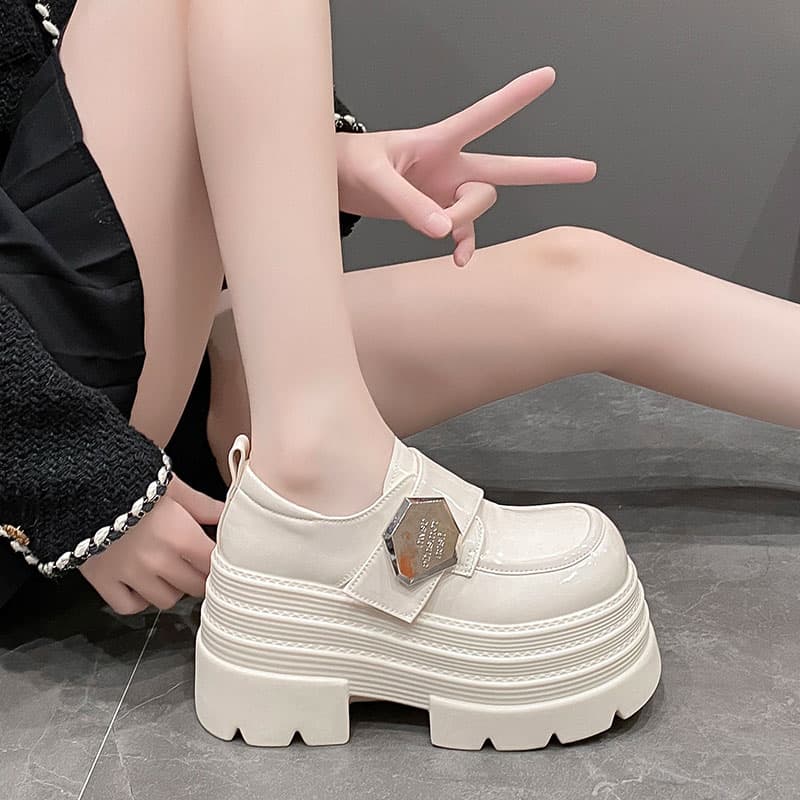 【六角バックル×マジックテープ×ストリート映え】+8.5cm厚底ストラップスニーカー|ベージュ/ブラック・24.5cm対応