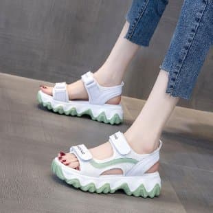 波型ソール厚底サンダル|3ストラップ×安定感×アクティブ