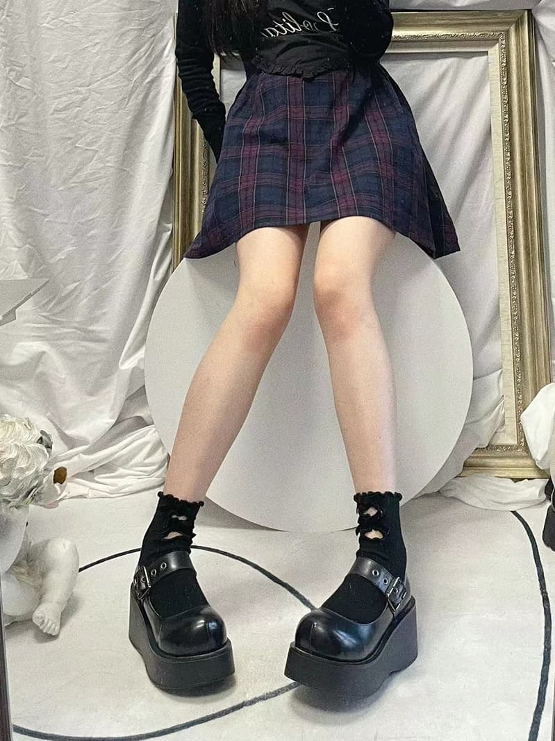 装飾ストラップ×厚底メリージェーン|個性派映えパンプス