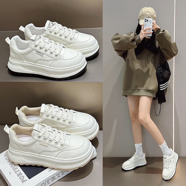 厚底スニーカー シンプル×快適 カジュアルに映える定番モデル